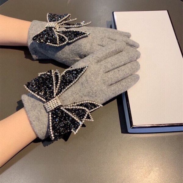wholesal2020 new design autumn and winter warm plus velvet inner bow wool gloves are super comfortable, soft and versatile for delivery, Blue;gray
wholesal2020 new design autumn and winter warm plus velvet inner bow wool gloves are super comfortable, soft and versatile for delivery, Blue;gray