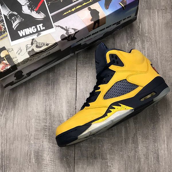 jumpman 5 men basketball shoes sp mens trainers inspire michigan yellow 5s designer sneakers athletic shoes 40-46, White;red
jumpman 5 men basketball shoes sp mens trainers inspire michigan yellow 5s designer sneakers athletic shoes 40-46, White;red