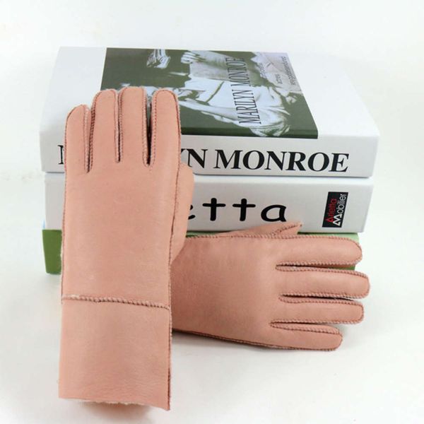 2020 new winter warm women' gloves leather thickened real sheep fur integrated outdoor gloves2yma, Blue;gray
2020 new winter warm women' gloves leather thickened real sheep fur integrated outdoor gloves2yma, Blue;gray