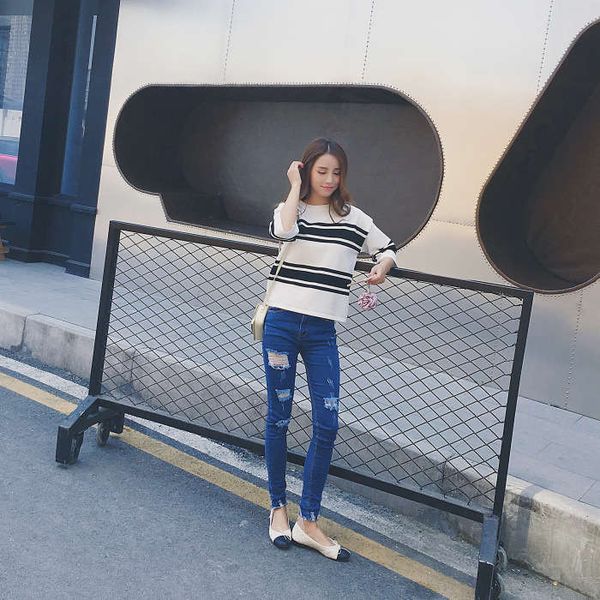 1022# perforated jeans korean new summer high waist slim pencil legged pants women's wear, Blue
1022# perforated jeans korean new summer high waist slim pencil legged pants women's wear, Blue