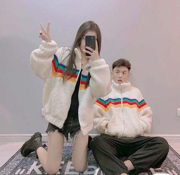 мода women'smen куртка 20fw зима радуга строчка lamb шерстяного пальто три листа письмо вышивки trend высокого качества ветровка размер 34-3, Black;brown
мода women'smen куртка 20fw зима радуга строчка lamb шерстяного пальто три листа письмо вышивки trend высокого качества ветровка размер 34-3, Black;brown