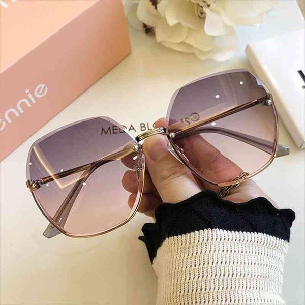 High Qulity Womens Rimless Square Sunglasses Metal Shades Fashion Gradient Sunglasses Female Ladies Vintage Glasses, White;black
High Qulity Womens Rimless Square Sunglasses Metal Shades Fashion Gradient Sunglasses Female Ladies Vintage Glasses, White;black