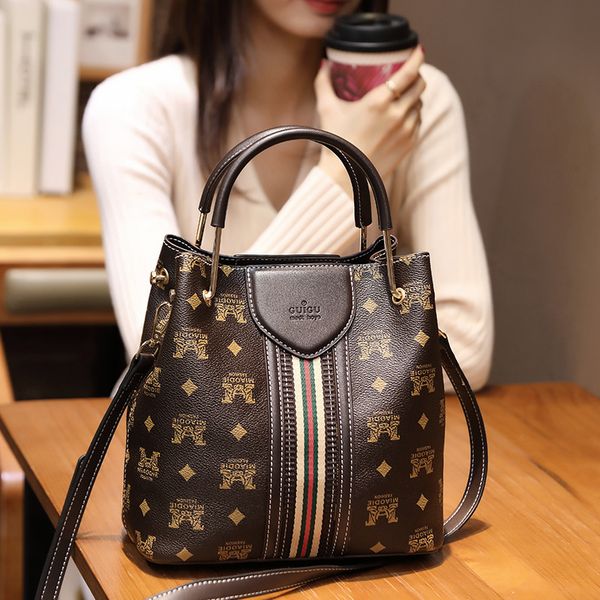 internet celebrity selling bag for women 2020 new fashion shoulder cross body bucket bag trendy large capacity printed handbag
internet celebrity selling bag for women 2020 new fashion shoulder cross body bucket bag trendy large capacity printed handbag