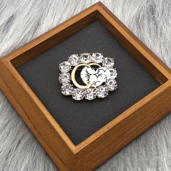2021 new retro strawberry brass letter brooch european and american style high-end sense of net red explosion fast delivery, Gray
2021 new retro strawberry brass letter brooch european and american style high-end sense of net red explosion fast delivery, Gray