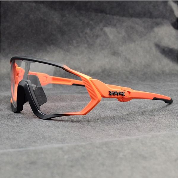 the new windproof and color-changing cycling glasses for outdoor sports day and night running mountain road bike goggles
the new windproof and color-changing cycling glasses for outdoor sports day and night running mountain road bike goggles