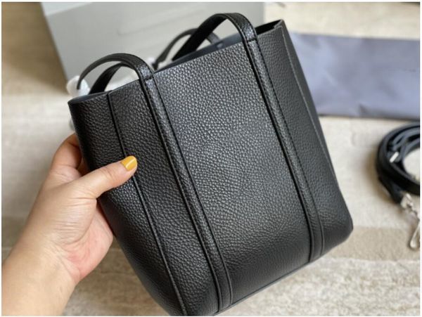 2022 women designer bags womens purse tote handbags fashion style luxury bag leather handbag
2022 women designer bags womens purse tote handbags fashion style luxury bag leather handbag