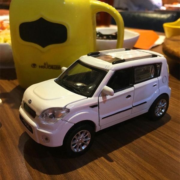 1:32 high simulation alloy pull back model car,kia soul suv,4 open the door,music&flash,diecast metal toy vehicle,y200109
1:32 high simulation alloy pull back model car,kia soul suv,4 open the door,music&flash,diecast metal toy vehicle,y200109