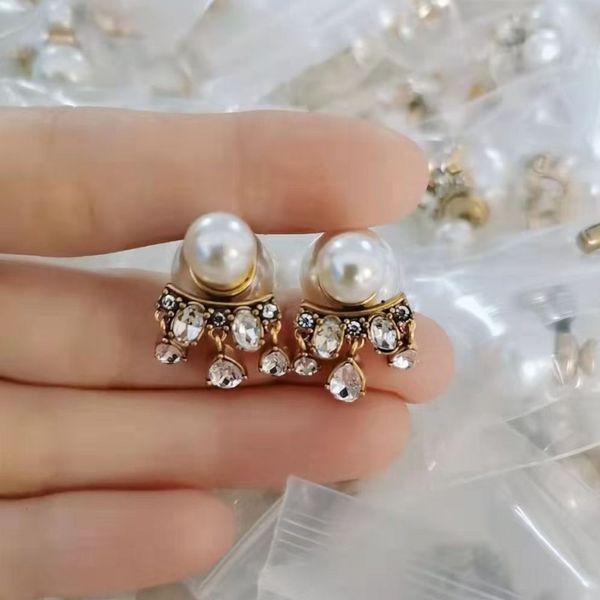 2022 cz stones luxury women earrings designer stud pearl retro earrings engagement earring for lady gifts, Golden;silver
2022 cz stones luxury women earrings designer stud pearl retro earrings engagement earring for lady gifts, Golden;silver
