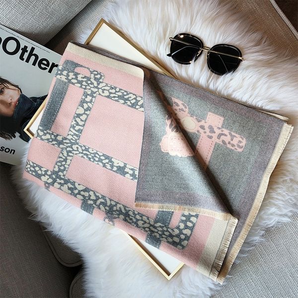 sl5e new double-deck scarf chain lock stripe design women new print dot fashion neckerchief silk scarves for ladies sale, Black;white
sl5e new double-deck scarf chain lock stripe design women new print dot fashion neckerchief silk scarves for ladies sale, Black;white