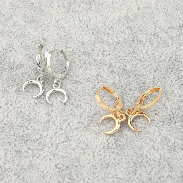 1pair european moon crescent small hoop earrings for women trendy siver color geometric mini ear hoops female jewelry e659, Golden;silver
1pair european moon crescent small hoop earrings for women trendy siver color geometric mini ear hoops female jewelry e659, Golden;silver