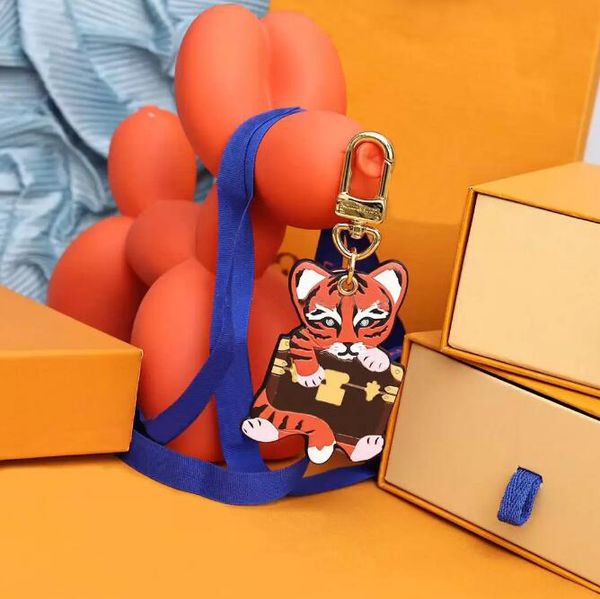 fashion v letter keychain luxury designer brand key chain men car keyring women buckle keychains genuine leather tiger pendant, Silver
fashion v letter keychain luxury designer brand key chain men car keyring women buckle keychains genuine leather tiger pendant, Silver