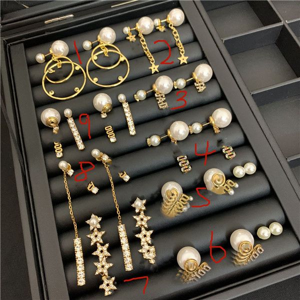 there are stamps with luxury letter earrings and tassel chain star earrings, inlaid with bee-sized pearl earplugs. ing, Golden;silver
there are stamps with luxury letter earrings and tassel chain star earrings, inlaid with bee-sized pearl earplugs. ing, Golden;silver