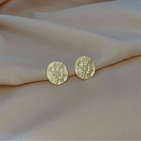 stud fashion metal geometry retro flower earrings contracted temperament rose flowers, Golden;silver
stud fashion metal geometry retro flower earrings contracted temperament rose flowers, Golden;silver