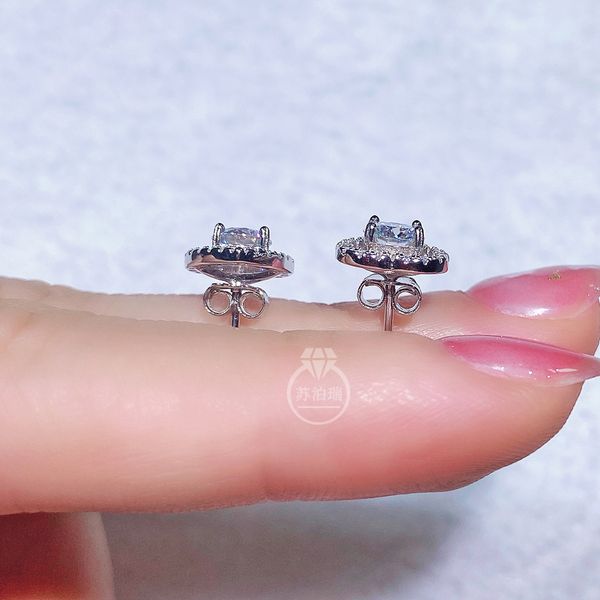 new arrival heart design real moissanite earring total 1ct 2ct stud earrings 18k gold plated 925 silver for women wedding fashion design
new arrival heart design real moissanite earring total 1ct 2ct stud earrings 18k gold plated 925 silver for women wedding fashion design