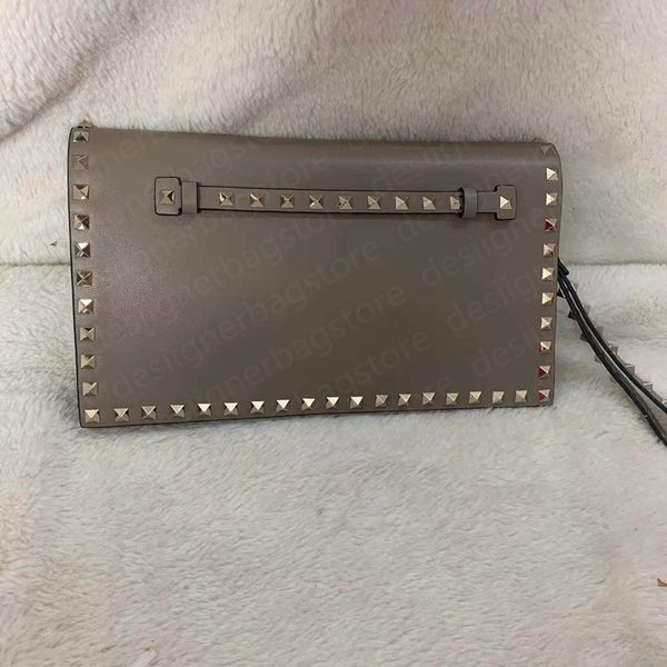 luxurys designers new fashion crossbody chain bags checkbook interior compartment clutch bag lady wallet valentines studs inclined soulder n, Brown;gray
luxurys designers new fashion crossbody chain bags checkbook interior compartment clutch bag lady wallet valentines studs inclined soulder n, Brown;gray
