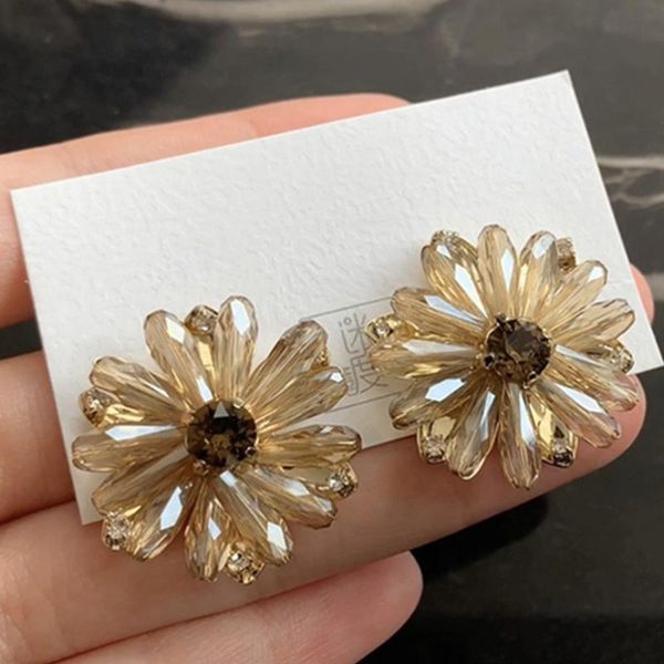 stud 2021 exquisite korean style gold daisy women earring bling crystal cz flower jewelry pendant gift, Golden;silver
stud 2021 exquisite korean style gold daisy women earring bling crystal cz flower jewelry pendant gift, Golden;silver