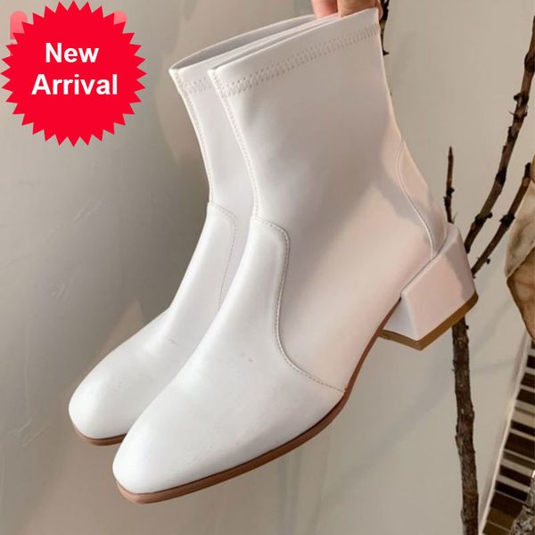 curtas couro genuno salto quadrado mulher tornozelo botas moda quente sapatos de inverno calados tamanho 33-41, Black
curtas couro genuno salto quadrado mulher tornozelo botas moda quente sapatos de inverno calados tamanho 33-41, Black