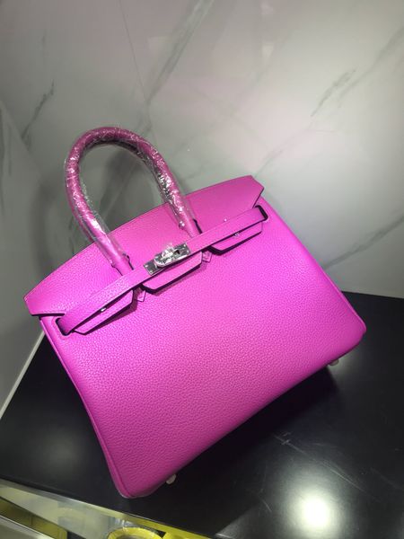 wholesale half handmade fuchsia togo leather design purse 30cm wax thread have both gold and silver hardware contact me for details
wholesale half handmade fuchsia togo leather design purse 30cm wax thread have both gold and silver hardware contact me for details