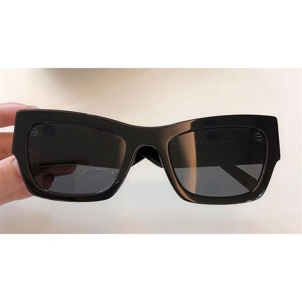 designer new fashion women design sunglasses 4358 cat eye frame sunglasses fashion show design summer style with box, White;black
designer new fashion women design sunglasses 4358 cat eye frame sunglasses fashion show design summer style with box, White;black