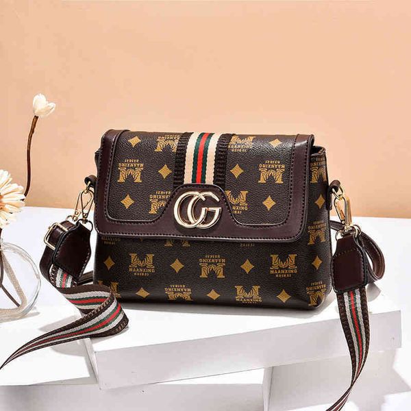 2022 factory wholesale new model genuine leather new small square printing versatile one shoulder messenger advanced feeling red broadband b, Black;red
2022 factory wholesale new model genuine leather new small square printing versatile one shoulder messenger advanced feeling red broadband b, Black;red