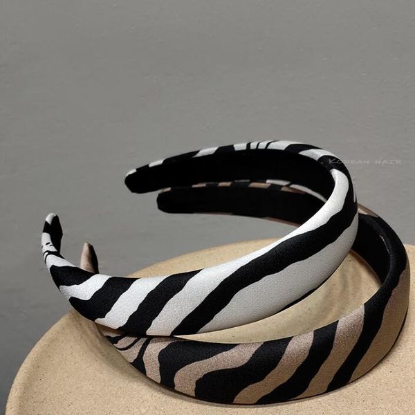 2021 korea fashion stripe sponge hair hoop women temperament cloth-art hairhoop ladies classics hair accessories ing, Silver
2021 korea fashion stripe sponge hair hoop women temperament cloth-art hairhoop ladies classics hair accessories ing, Silver
