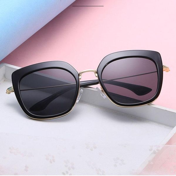 sunglasses retro women brand designer fashion gradient sun glasses shades cutting lens ladies frameless eyeglasses, White;black
sunglasses retro women brand designer fashion gradient sun glasses shades cutting lens ladies frameless eyeglasses, White;black