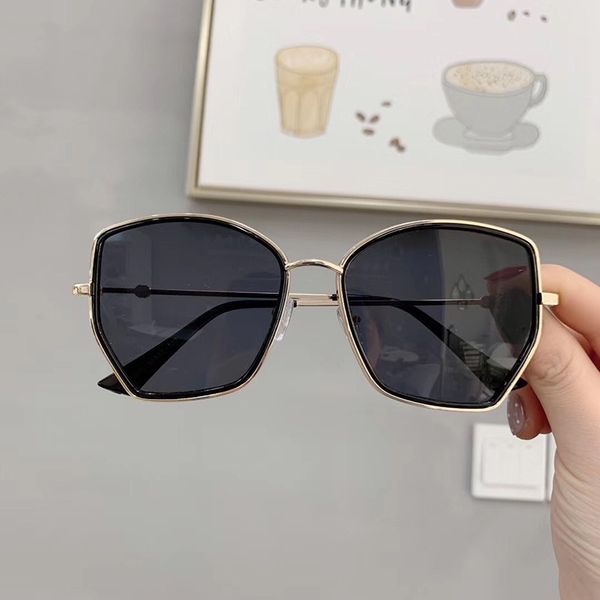 oversize square design sunglasses for women small face retro trendy uv400 sunnies men vintage shades classic large full metal frame eyeglass, White;black
oversize square design sunglasses for women small face retro trendy uv400 sunnies men vintage shades classic large full metal frame eyeglass, White;black