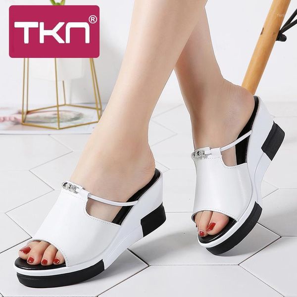 tkn 2020 summer women flat platform slippers slides sandals shoes ladies white genuine leather wedge sandals shoes woman 95051, Black
tkn 2020 summer women flat platform slippers slides sandals shoes ladies white genuine leather wedge sandals shoes woman 95051, Black