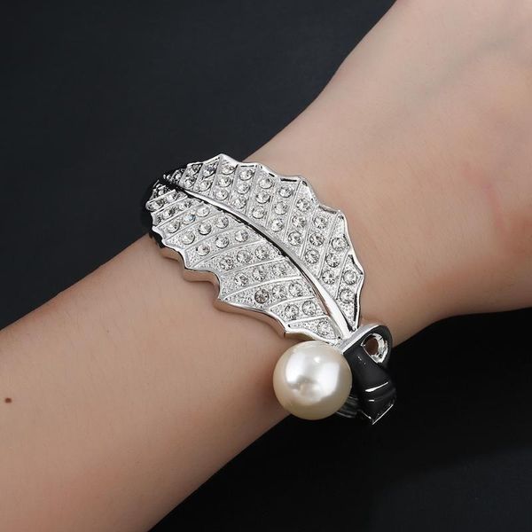 bangle korean fashion heavy industry original leaf shape open bracelet female hip-hop punk cuban garbage aesthetic accessories, Black
bangle korean fashion heavy industry original leaf shape open bracelet female hip-hop punk cuban garbage aesthetic accessories, Black