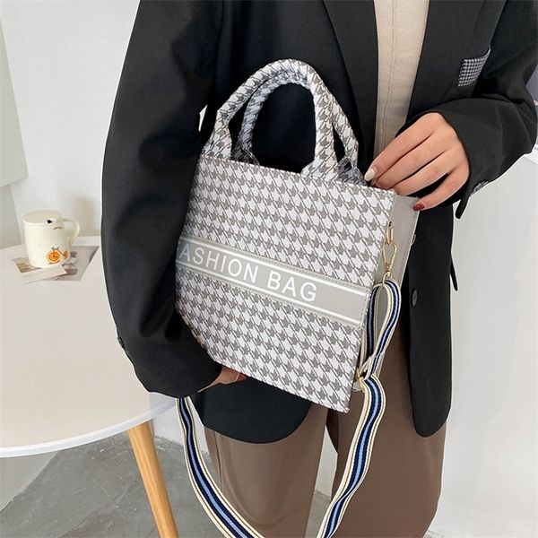 factory store shop large capacity lattice hand bag 2022 new korean oil painting printed women's fashion foreign style single shoulder m
factory store shop large capacity lattice hand bag 2022 new korean oil painting printed women's fashion foreign style single shoulder m
