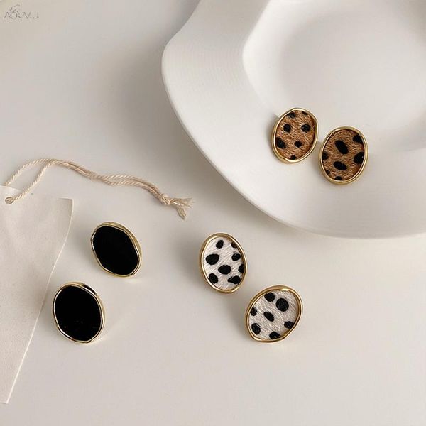 aomu 2020 french retro geometric oval leopard pattern metal small stud earrings for retro women party jewelry gifts, Golden;silver
aomu 2020 french retro geometric oval leopard pattern metal small stud earrings for retro women party jewelry gifts, Golden;silver
