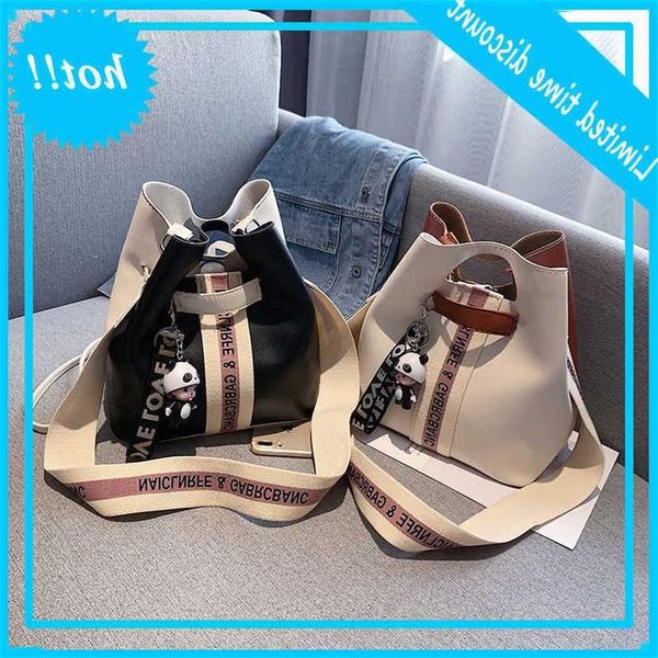 women's new popular broadband one shoulder messenger bag in 2019
women's new popular broadband one shoulder messenger bag in 2019