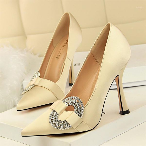 bigtree rhinestone heels wedding silk shoes pointed toe dress pumps luxury classic crystal metal ladies party shallow thin heels1, Black
bigtree rhinestone heels wedding silk shoes pointed toe dress pumps luxury classic crystal metal ladies party shallow thin heels1, Black
