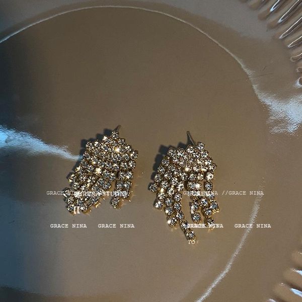 women's tassel crystal earrings zircon stud earrings alloy ear jewelry factory wholesale for girl luxury birthday gif, Golden;silver
women's tassel crystal earrings zircon stud earrings alloy ear jewelry factory wholesale for girl luxury birthday gif, Golden;silver