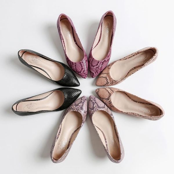size 30-44 low-heeled single shoes pointed slim-heeled serpentine lady shoes snake print heels purple pump, Black
size 30-44 low-heeled single shoes pointed slim-heeled serpentine lady shoes snake print heels purple pump, Black