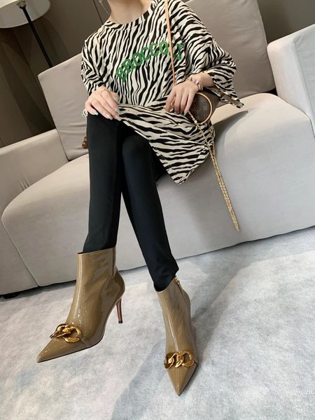 high-end women's shoes 2020 autumn and winter new fetal cow lacquered leather fashion metal buckle pointy high-heeled boots, Black
high-end women's shoes 2020 autumn and winter new fetal cow lacquered leather fashion metal buckle pointy high-heeled boots, Black