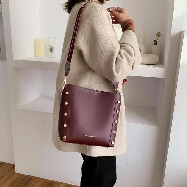 shoulder bags brand messenger bag women bucket large capacity vintage matte pu leather lady handbag luxury designer black
shoulder bags brand messenger bag women bucket large capacity vintage matte pu leather lady handbag luxury designer black