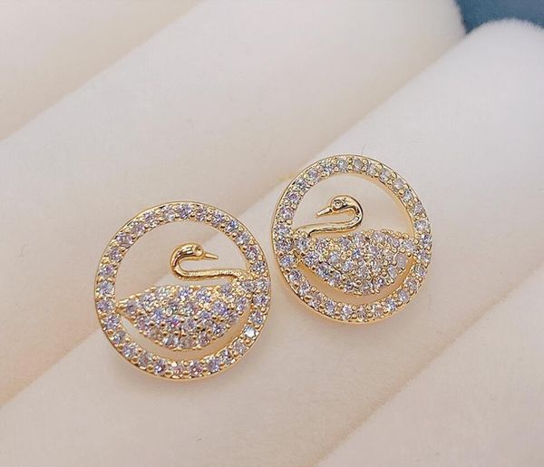 2020 new elegant fashion sparkling rhinestone ring swan lady ear stud s925 simple sleep without picking 417, Golden;silver
2020 new elegant fashion sparkling rhinestone ring swan lady ear stud s925 simple sleep without picking 417, Golden;silver