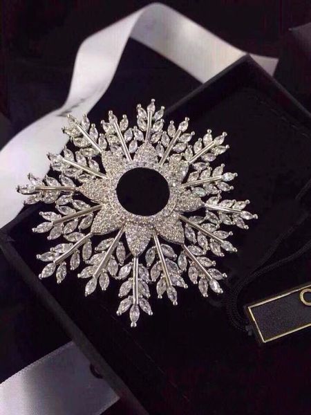 fashion brand snowflake diamond designer pin brooches for lady women party wedding lovers gift engagement luxury jewelry for bride with box, Gray
fashion brand snowflake diamond designer pin brooches for lady women party wedding lovers gift engagement luxury jewelry for bride with box, Gray