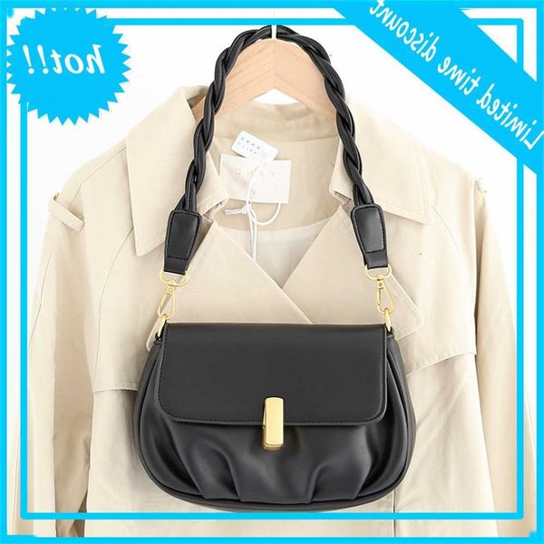 korean twist strap lock underarm small group soft leather fold saddle versatile fashion one shoulder messenger bag
korean twist strap lock underarm small group soft leather fold saddle versatile fashion one shoulder messenger bag