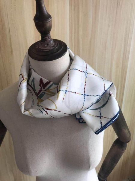 2020 new arrival autumn winter classic flower 100% silk scarf 90*90 cm square shawl twill wrap for women lady ing, Blue;gray
2020 new arrival autumn winter classic flower 100% silk scarf 90*90 cm square shawl twill wrap for women lady ing, Blue;gray