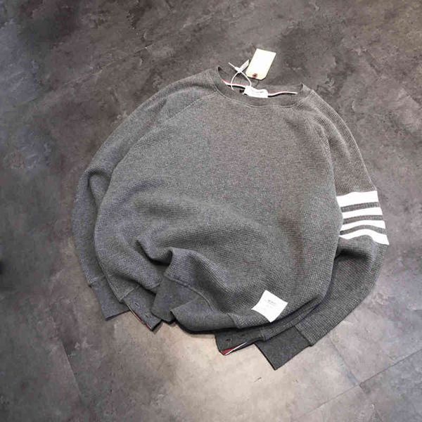 2022 factory wholesale new tb four bars autumn winter korean round neck loose sweater coat fashion men's and women's same style, Black
2022 factory wholesale new tb four bars autumn winter korean round neck loose sweater coat fashion men's and women's same style, Black
