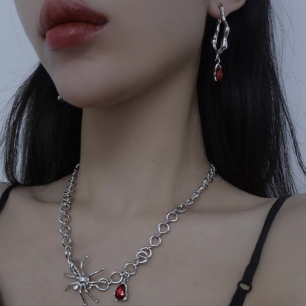 chokers huanzhi 2021 punk hip hop red rhinestone pendants spider metal geometric couple insect necklace for women men party, Golden;silver
chokers huanzhi 2021 punk hip hop red rhinestone pendants spider metal geometric couple insect necklace for women men party, Golden;silver