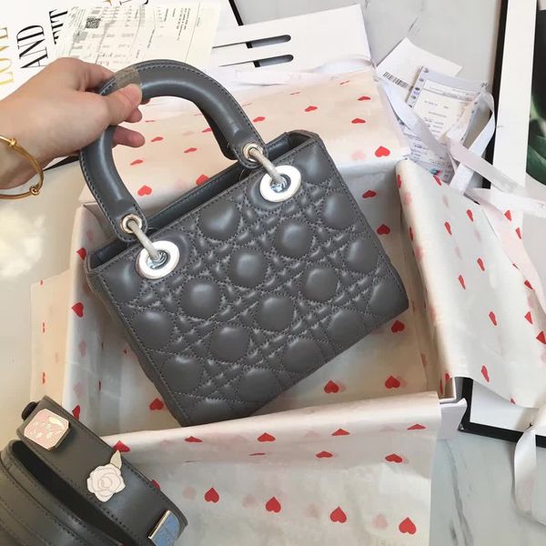 2021 designer luxury handbag lady bag purse women shoulder bag leather detachable chain three lattice rattan pattern party messenger bag
2021 designer luxury handbag lady bag purse women shoulder bag leather detachable chain three lattice rattan pattern party messenger bag