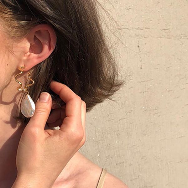 hoop & huggie woogge geometric curved wave natural freshwater pearl circle metal earrings for women minimalist trendy bohemia, Golden;silver
hoop & huggie woogge geometric curved wave natural freshwater pearl circle metal earrings for women minimalist trendy bohemia, Golden;silver