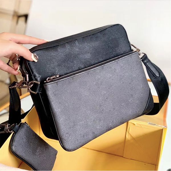 mens crossbody messenger bag designer three-piece suit 3 colors floral and letter versatile interior zipper pocket luxurys designers bags
mens crossbody messenger bag designer three-piece suit 3 colors floral and letter versatile interior zipper pocket luxurys designers bags