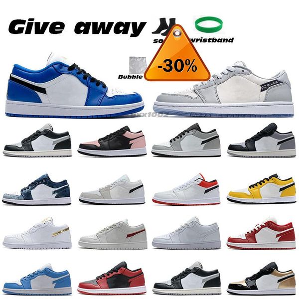 2022 game royal 1 mens basketball shoes low court purple white red shadow glow bred gray black toe designers 1s women d
2022 game royal 1 mens basketball shoes low court purple white red shadow glow bred gray black toe designers 1s women d