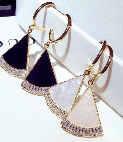 fashion luxury designer lovely vintage fan shape zircon diamond pendant stud earrings for women girls super sparkling, Golden;silver
fashion luxury designer lovely vintage fan shape zircon diamond pendant stud earrings for women girls super sparkling, Golden;silver
