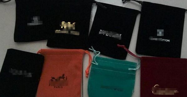 оригинал новое прибытие ожерелье серьги серьги dustbags упаковочная коробка украшения упаковка маленькие кольцевые сумки небольшие подарочны, Black;white
оригинал новое прибытие ожерелье серьги серьги dustbags упаковочная коробка украшения упаковка маленькие кольцевые сумки небольшие подарочны, Black;white
