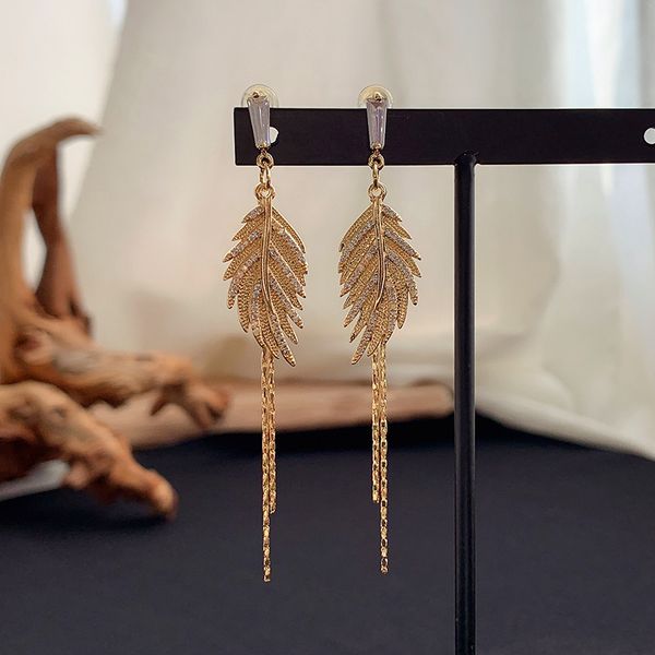 s2013 fashion jewelry s925 silver post earrings full diamond feather tassels earrings
s2013 fashion jewelry s925 silver post earrings full diamond feather tassels earrings